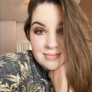 Meet Your Posher, Caitlyn!